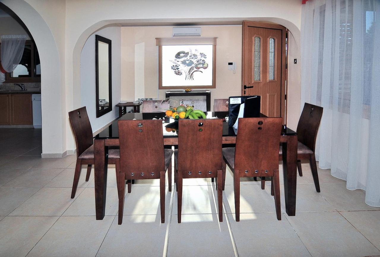 Chronas By Prestige Bookings Coral Bay Exterior photo